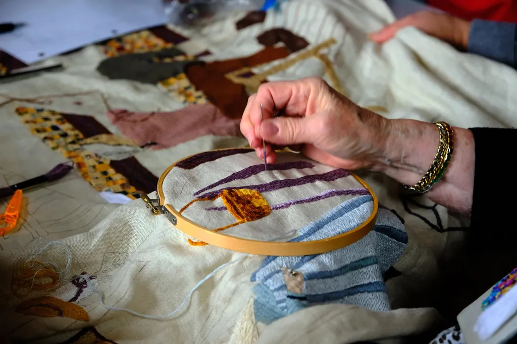 Look carefully - volunteer Brunilda Rodriguez has carefully woven a gorgeous basket in shades of brown & gold!