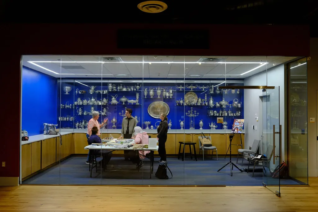 Maryland volunteers have set up in a beautiful enclosed space just steps from the museum's entrance.